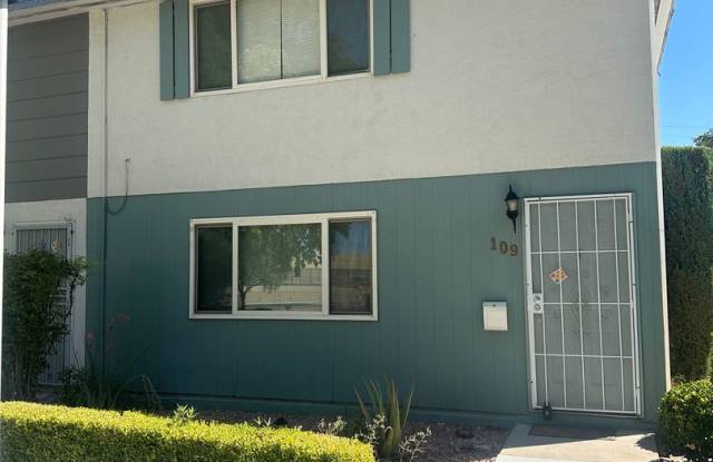 SE!!! Townhouse, Community Pool, Clubhouse, 2 Car garage, Balcony, No carpets - 109 Greenbriar Townhouse Way, Winchester, NV 89121