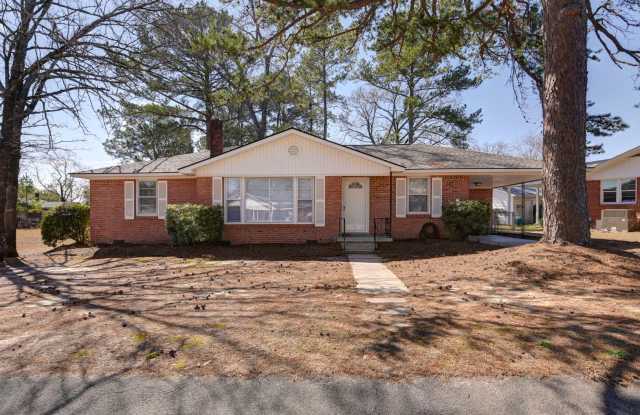 Charming 3-Bed home in Cayce with a spacious fecund in backyard! photos photos