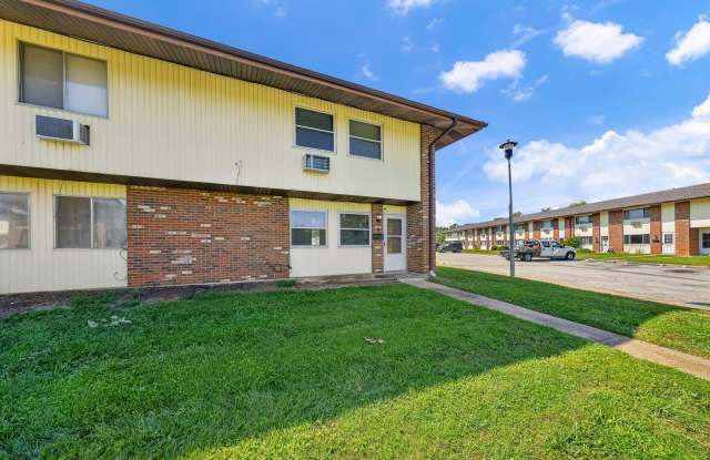 3-Bedroom Townhome with Private Patio | 7473 Hazelcrest Gallery 4