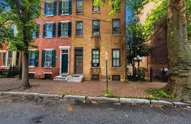 26 W UNION Street Gallery 2