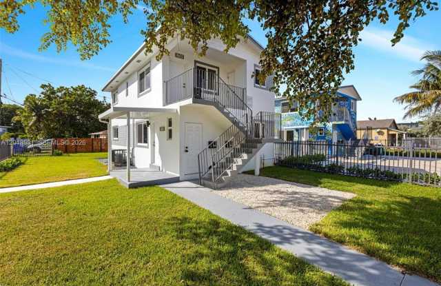 7600 N Miami Ave photos photos