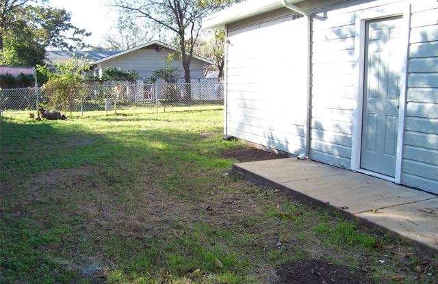 4937 Lovell Avenue Gallery 3
