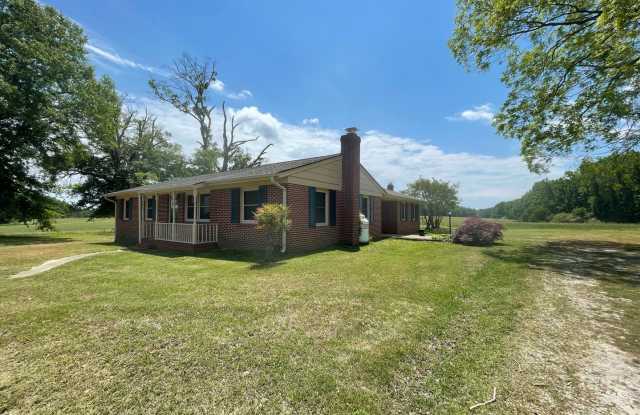 Large Furnished Rancher that Includes Lawn Maintenance and Bonus Room - 26950 U.S. 58, Mecklenburg County, VA 23970 Large Furnished Rancher that Includes Lawn Maintenance and Bonus Room - 26950 U.S. 58, Mecklenburg County, VA 23970