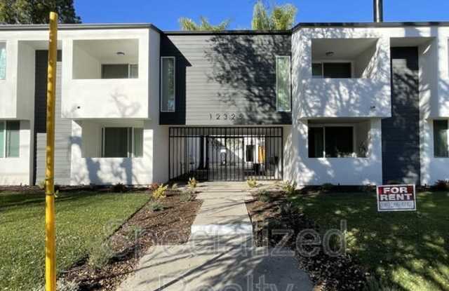 12325 Moorpark St. photos photos
