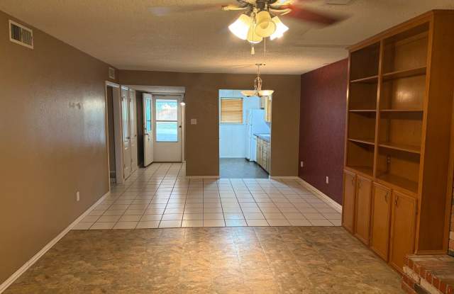 2 bed 2 bath; ALL APPLIANCES INCLUDED Gallery 4