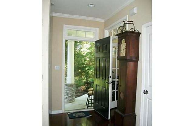 Room in 4 Bedroom Home at Water Garden Way photos photos