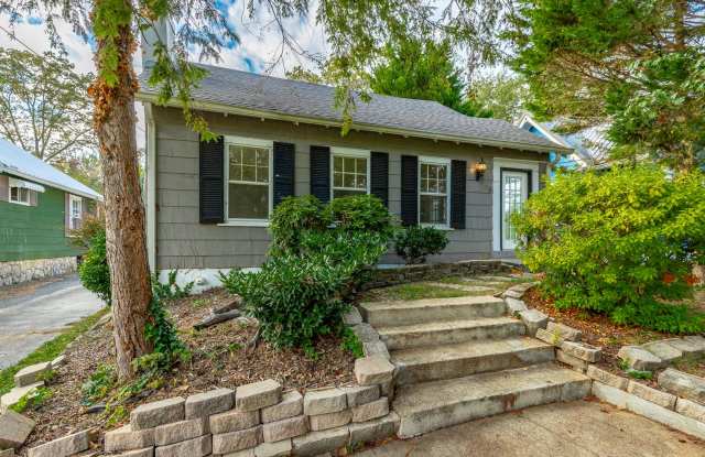 Charming Brainerd Bungalow Close to Everything - 25 Vista Drive, Chattanooga, TN 37411
