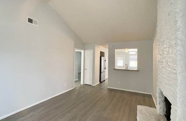 2/1 Duplex in North Austin photos photos