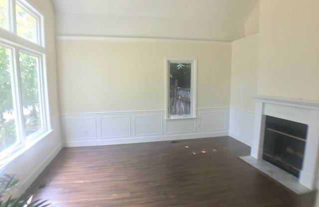 9513 117th PL NE Gallery 2