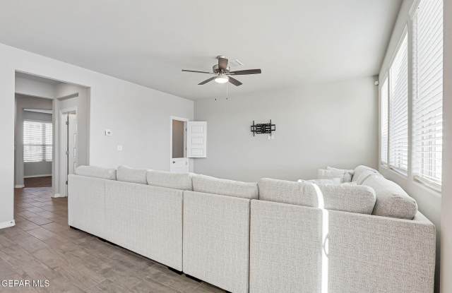 13130 Oakhampton Avenue photos photos