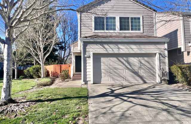 Prime Petaluma 3-Bedroom, 2.5-Bath Home Near Shopping  Amenities photos photos