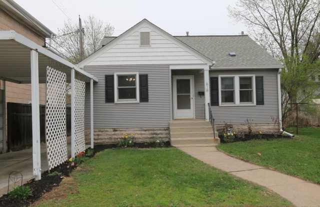 Near Hamline University, 6 Bdrm/3 Bath June 2027 Move In Gallery 3