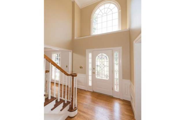 8925 Laurel Way Gallery 3