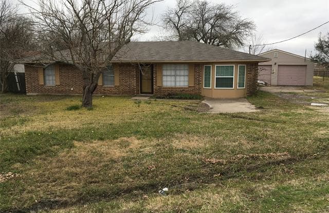 200 Lacellus Street - 200 Lacellus Street, Palmer, TX 75152