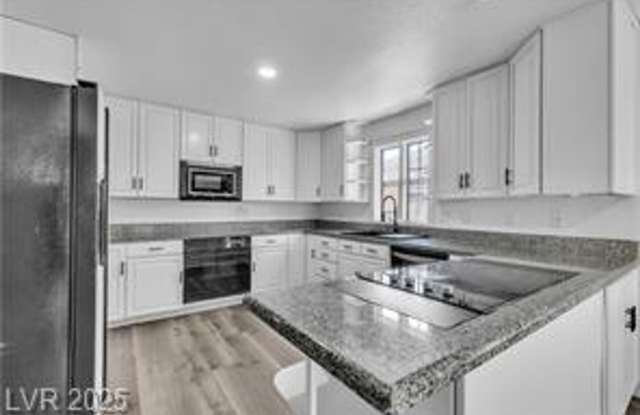 Spacious Single Story Home Near Sahara/Eastern photos photos