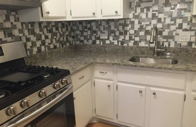 561 W Stratford Pl Apt 2A Gallery 4