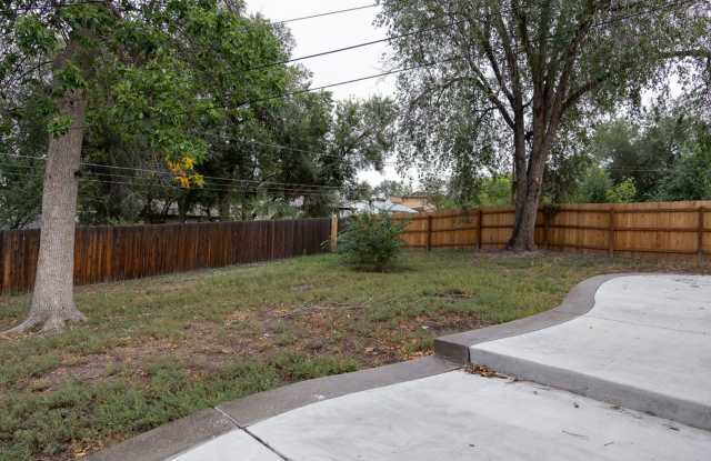 Large 4 bed, 3 bath, remodeled rancher in 80910! Gallery 4