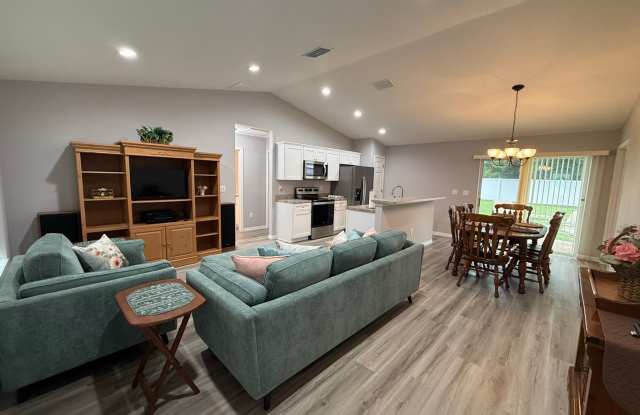 Beautiful 3-Bedroom, 2-Bath Home with Fenced Yard in Belleview Heights Estates! Gallery 3