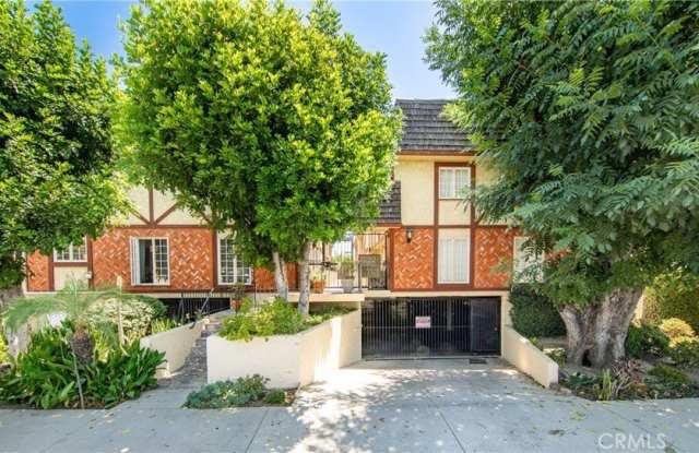 7422 Hazeltine Avenue - 7422 Hazeltine Avenue, Los Angeles, CA 91405