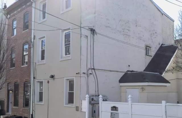 1528 N MASCHER Street Gallery 1