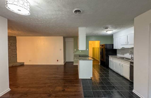 Spacious 3 Bed 2 Bath Ranch with Fenced Yard Gallery 3