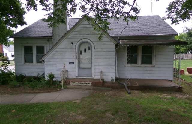 1408 E Martin Luther King Jr Drive Gallery 3
