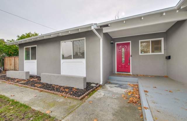 Excellent 4 bed 2 Bath Home! Gallery 3