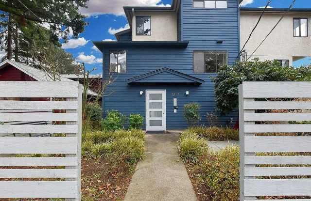 Beautiful Townhouse-style Apartment in Shoreline photos photos