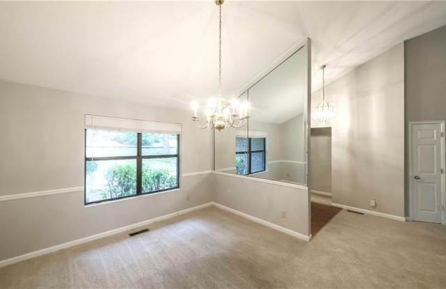 7012 S Pinewood Court Gallery 3