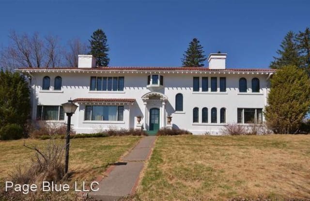 711 Irving Place Second Floor - 711 Irving Place, Duluth, MN 55812