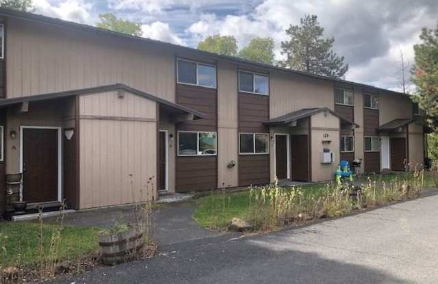 Move in special 1/2 off first months rent with a year lease / Just minutes from downtown and the Old Mill District photos photos