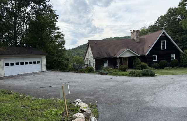 12766 Catoctin Hollow Road - A Gallery 1