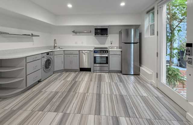 1904 Green Street Gallery 1