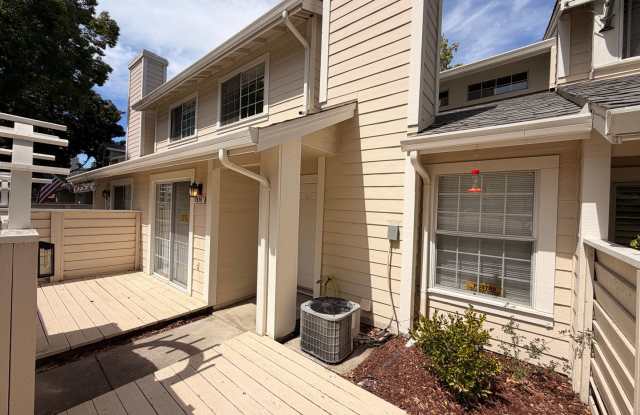 $1000 OFF THE FIRST MONTHS RENT! STUNNING TWO FLOOR 3BD/2.5BA TOWNHOME IN PLEASANTON CA!!!! Gallery 3