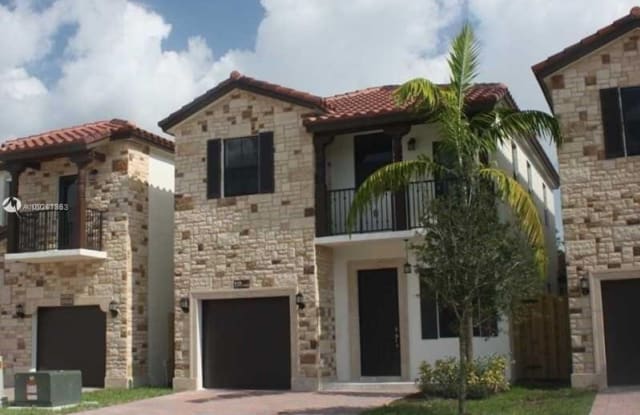 10321 NW 70th Ln - 10321 Northwest 70th Lane, Doral, FL 33178