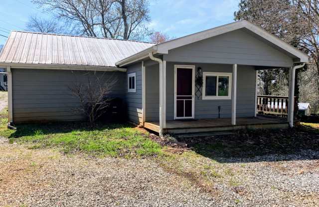 Available May 2025 | 2 Bedroom Bungalow | Short Walk from Piedmont University photos photos