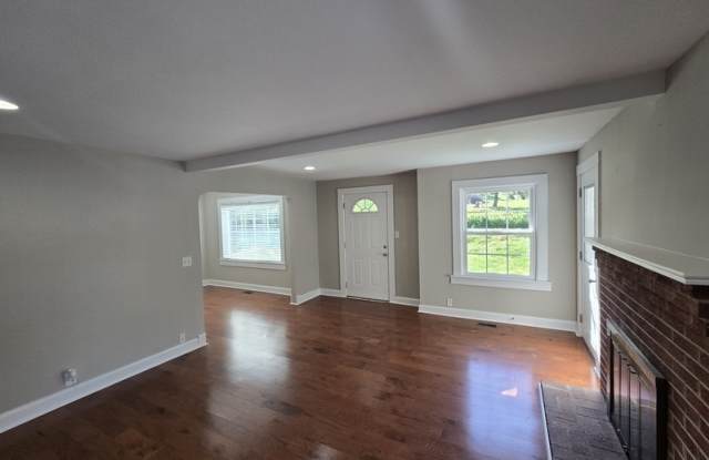 4094 University Drive Gallery 4