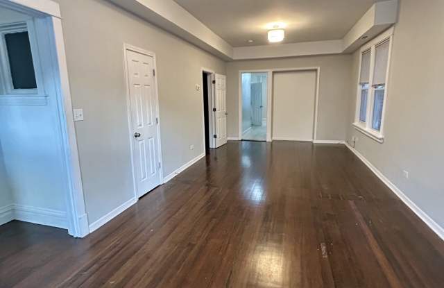 2955 North Gresham Avenue Gallery 4