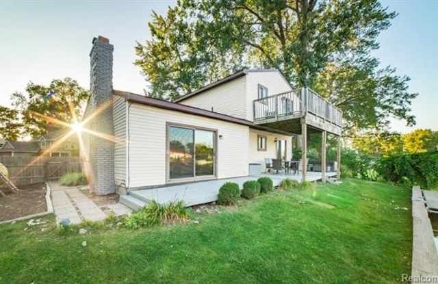 1253 Bamford Drive Gallery 2