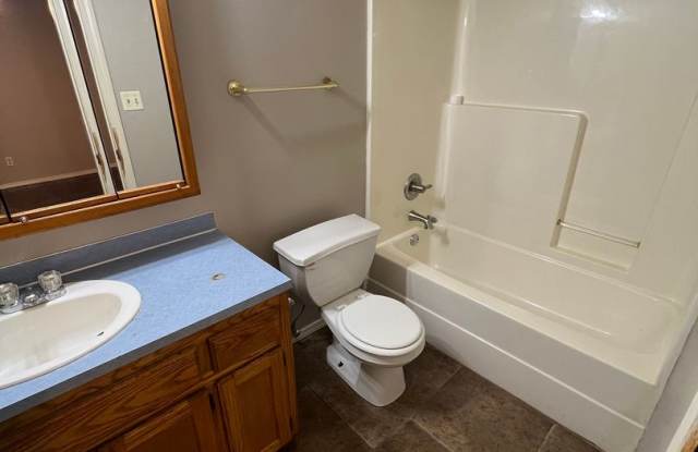 Really Cute 2 Bed 2 Bath House with Car Port in Back.  Fridge & Yard Care Included.  Total Electric. Gallery 4