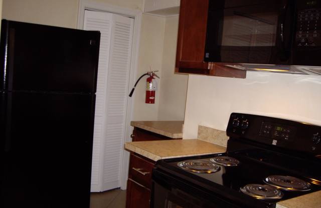 Bella Vista C - Two Bedroom, 1 Bathroom Apartment in Sorority Row Gallery 4