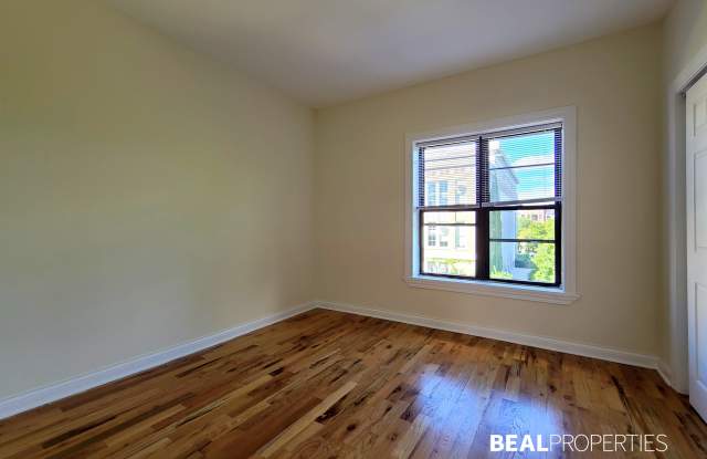 831 W Waveland Ave photos photos