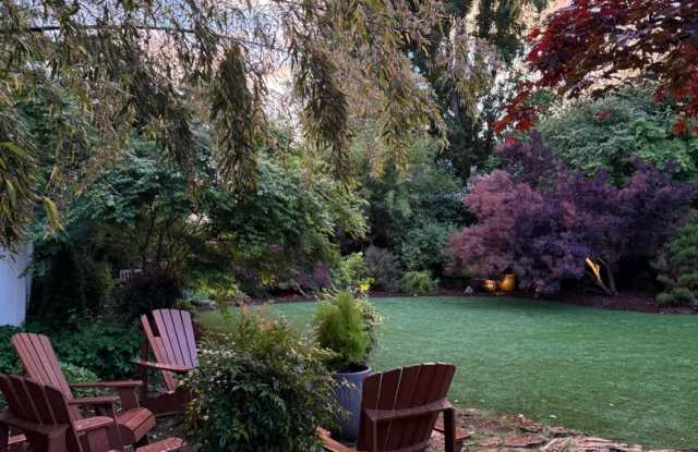 Beautifully landscaped Fall City gem  with a private backyard oasis! Gallery 3