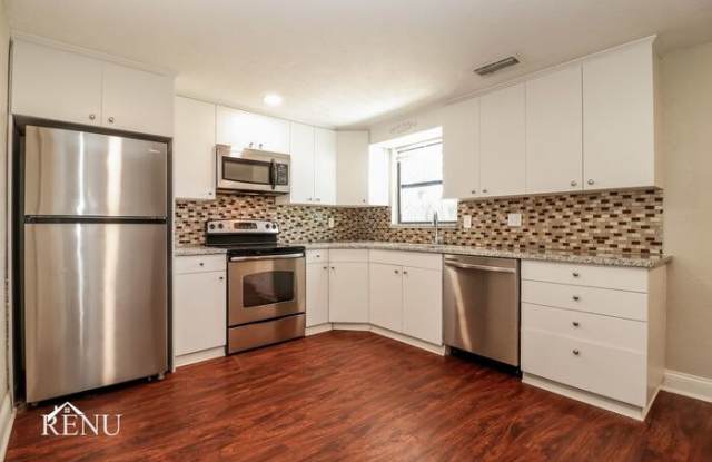 2427 Roselawn Drive Gallery 2