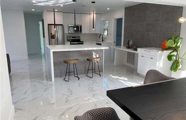 Beautiful home in quiet neighborhood - 812 Southeast 16th Street, Deerfield Beach, FL 33441