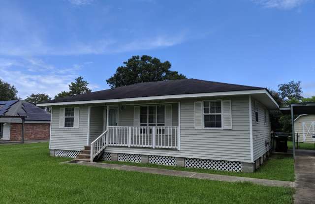 ADORABLE 3 Bed 1 bath in Breaux Bridge!! photos photos