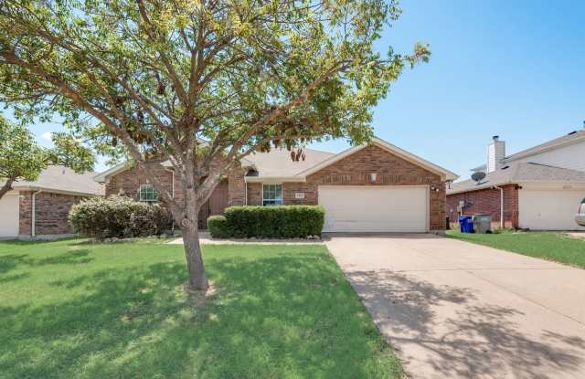 Move in ready home in Windmill Farms. Forney ISD - 2123 Rose May Drive, Kaufman County, TX 75126