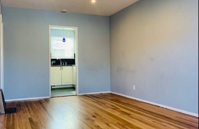 2424 Oak St #3 Gallery 3