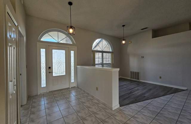 Don't Miss our Fall Special! Renovated and Spacious 4-bedroom, 2-bathroom Home in the Heart of Orlando! Gallery 3