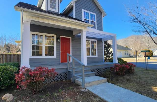 Black Mountain Rental-Cotton Creek Neigborhood Gallery 1